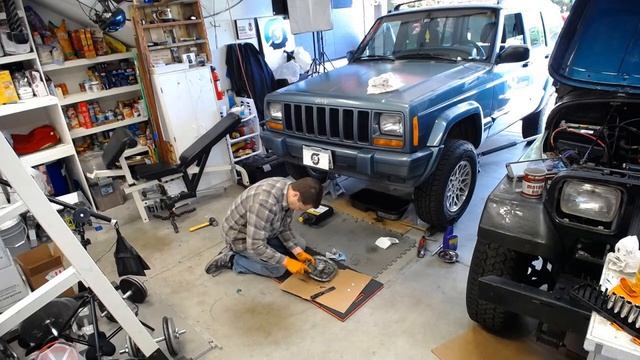 Learning XJ Maintenance. Dana 30 Fluid Change. Morning Coffee Live смотреть онлайн