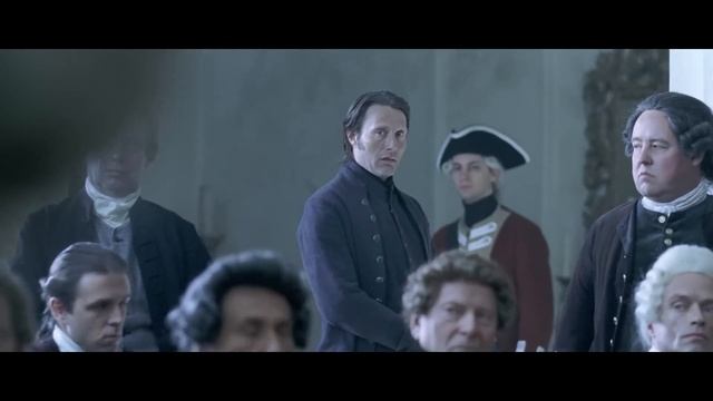 Пока король занят, королева развлекается с придворным лекарем [пересказ фильма]