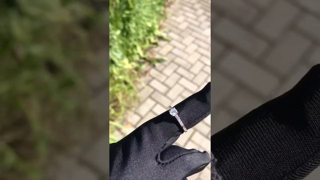 Кольцо с бриллиантом 0.3 карат, вес 1.87 гр смотреть онлайн