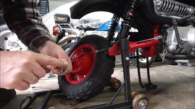 Honda Monkey Z50 JN Finnland Hinterradnabe tauschen смотреть онлайн