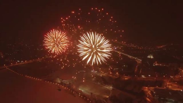 (БЕЗ АУДИО) Екатеринбург, салют в день рождения Б.Н. Ельцина смотреть онлайн