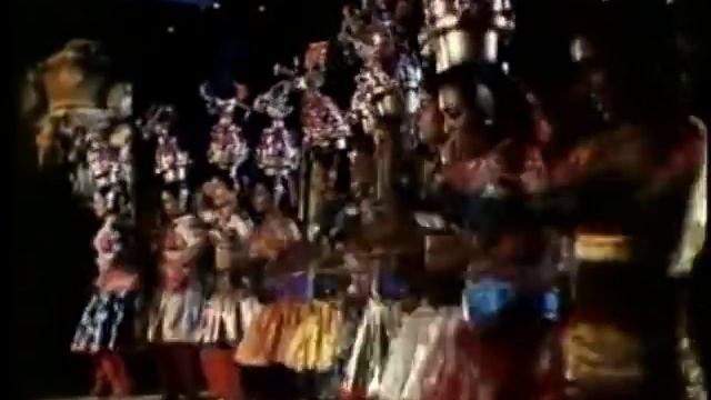 Otha Ruba Tharen - Naattu Purapaatu - Khushboo смотреть онлайн