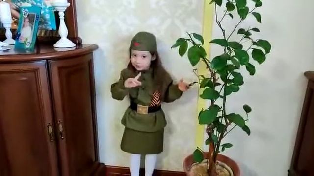 Н.Найденова "Мир и дружба всем нужны" читает Ноздрина Василиса группа "Ягодки" смотреть онлайн