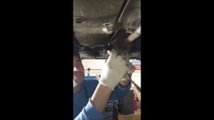 Как снять ЛЯМБДА ЗОНД с Mitsubishi colt (Митсубиси кольт)