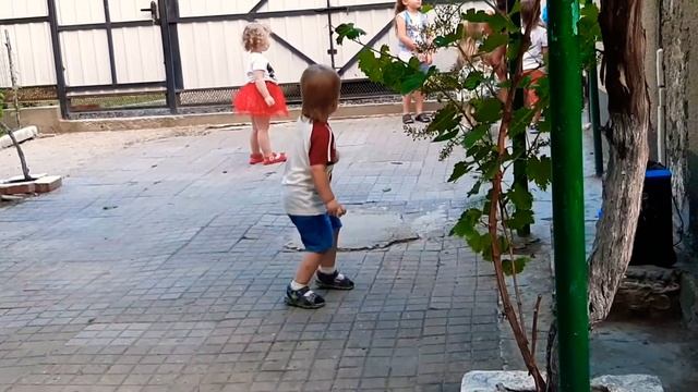 #Анапа #Юмор #Танец Вы в танцах,наш сын в танцах. смотреть онлайн