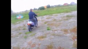 ДАЛ ШКОЛЬНИКУ ПРОКАТИТСЯ НА СКУТЕРЕ !!!