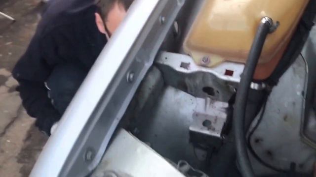 Заливка родным мовилем Mercedes W 126 под крылом смотреть онлайн