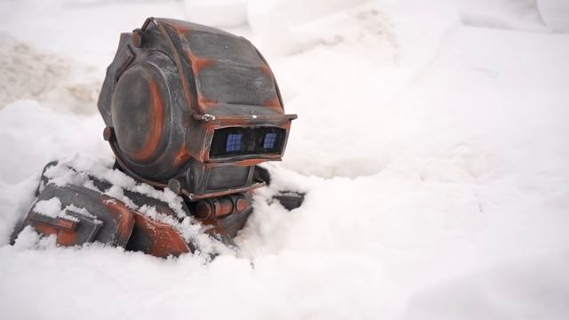 Робот против Виа! Кто последний выберется из сугроба - получит 1000$