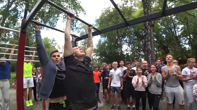 ГОРЯЧАЯ ПАРНАЯ ЙОГА / КРАСАВИЦА УЧИТ САДИТЬСЯ НА ШПАГАТ смотреть онлайн