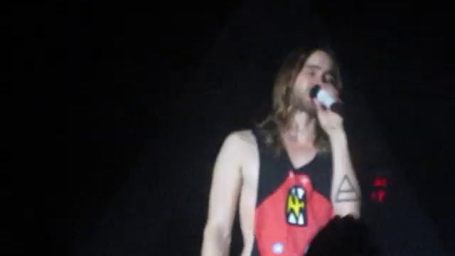 Jared Leto from Thirty Seconds to Mars sings Amazing Grace смотреть онлайн
