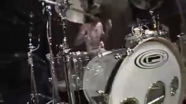 Travis Barker - Down (Soundcheck) смотреть онлайн