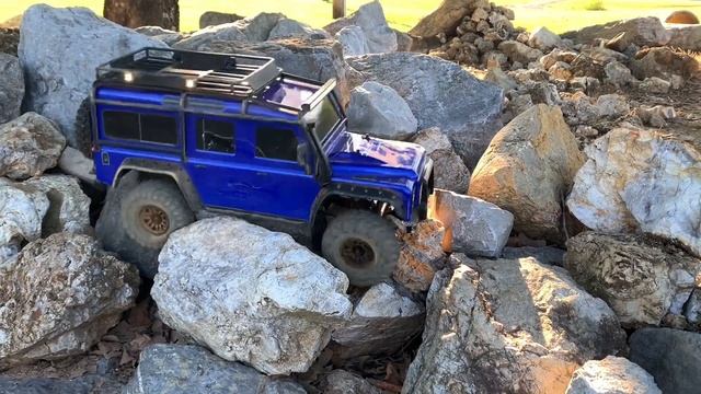 TRX4 Defender rock crawling - impressive! смотреть онлайн