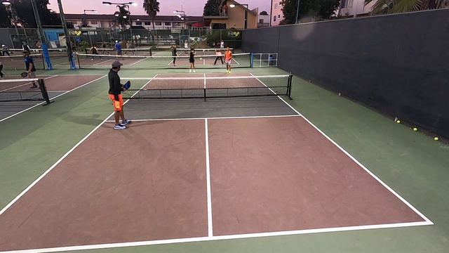 Pickleball Monday group doubles play at Bobby Riggs - Court 10 - Wes & Jerry Vs Walter & Adriana смотреть онлайн