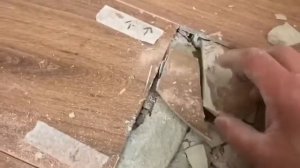 Как правильно Поменять надбитую Плитку на полу