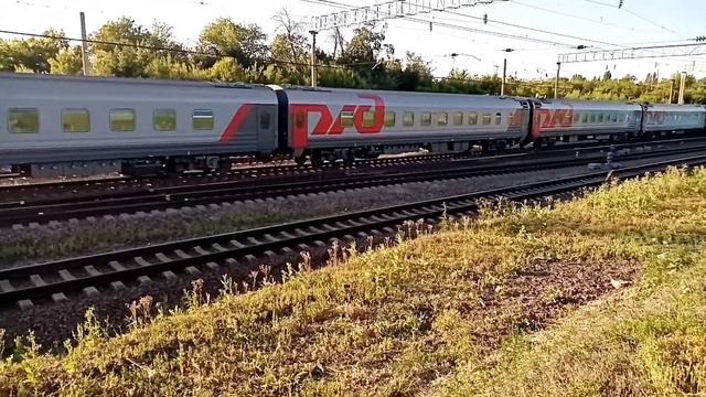 ЭП20-024 со скорым поездом 070М „Дневной экспресс " Москва-Липецк прибывает на станцию смотреть онлайн