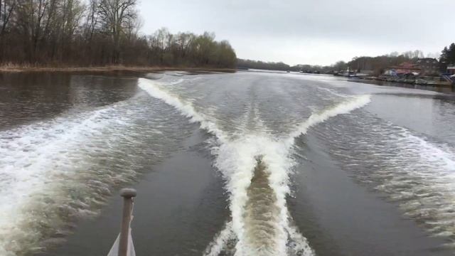 Спуск катера Aquador 28C после техобслуживания