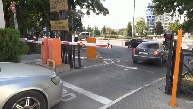 П. Волков, Севастополь, шлагбаум на Восставших. Всё для народа и даже платный въезд. смотреть онлайн