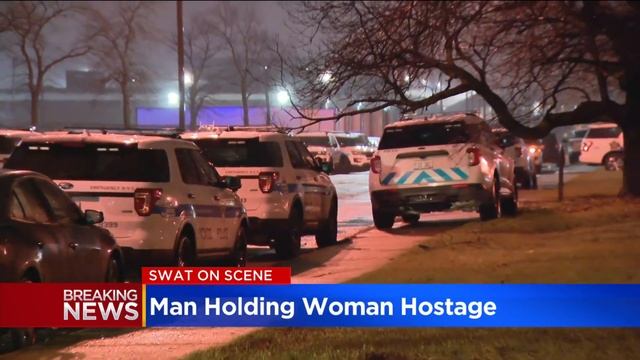SWAT Teams Responding To Man Holding Woman Hostage In Ford City смотреть онлайн