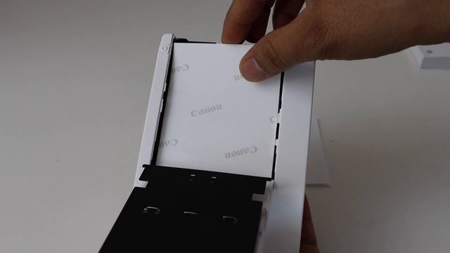 Canon Selphy Square QX10 Loading Photo Paper (Canon 2.8 x 3.3 In) смотреть онлайн