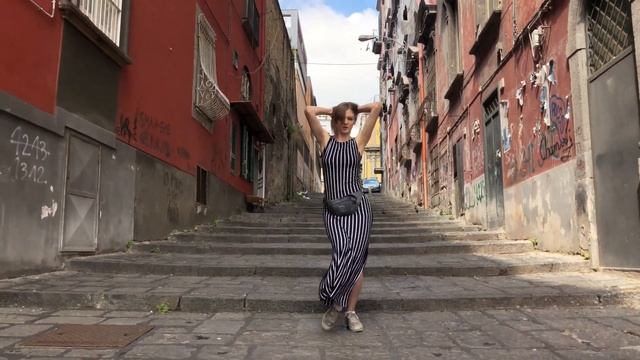 Соло бачата на улице Неаполя (Que Va) смотреть онлайн