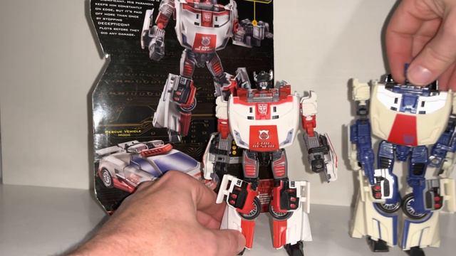 Transformers generations red alert review. G1, war for cybertron chug collection comparison. смотреть онлайн
