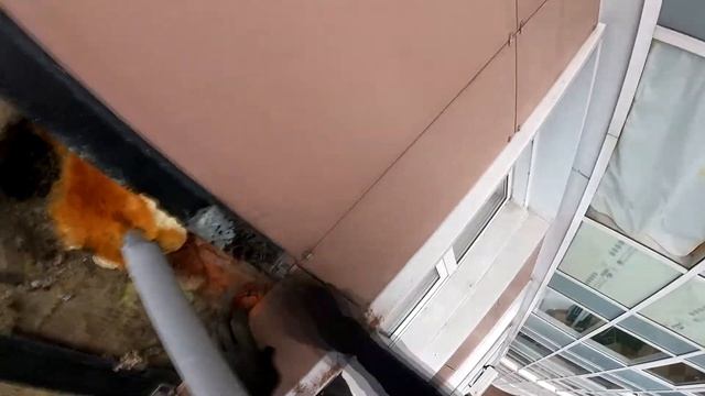 Демонтаж плитки вентилируемого фасада на 23 этаже. смотреть онлайн