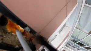 Демонтаж плитки вентилируемого фасада на 23 этаже.