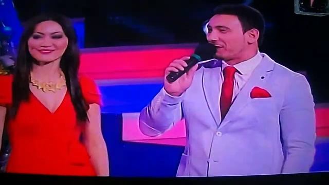 Шоу "Танцуй! Танцуй!" Оксана ЧО-ЗО-И и Дмитрий Сергейкин -новогодний вальс смотреть онлайн