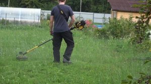 Бензоинструмент в прошлом? Мощный аккумуляторный триммер  DeWALT DCM571 обзор газонокосилки для дом