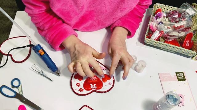 Простой декор из картона / гирлянда из сердец своими руками смотреть онлайн