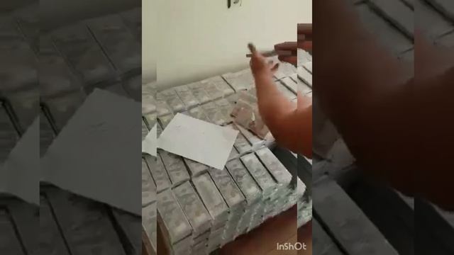 У бедного работника таможни изьяли 18 тон золото ,1 мелеард$ жируем с голоду пухнем смотреть онлайн