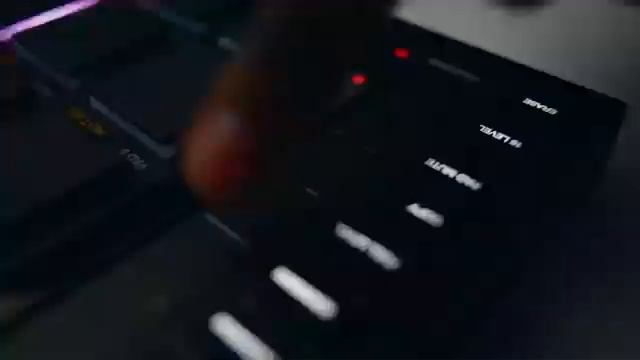 Akai Professional MPC Studio MIDI Controller Beat Maker смотреть онлайн