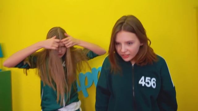 Родители Отправили Меня в Школу Игры В Кальмара! || Игра на Выбывание В Реальной Жизни смотреть онлайн