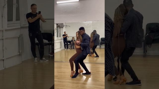 Ed Sheeran - Shivers Bachata Sensual - Elvis Stephen & Eva by DJ cat bachata remix #bachata #video смотреть онлайн