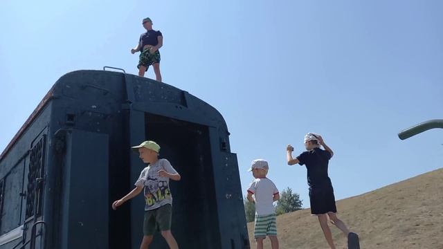 За Родину ° Музей под открытым небом ° Военная горка ( Наш небольшой обзор музея) г. Темрюк смотреть онлайн