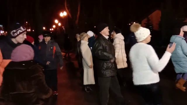 Птица счастья!!!Народные танцы,парк Горького,Харьков!!! смотреть онлайн