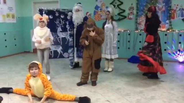 Новогоднее поздравление от Дома культуры с.Нижняя Елюзань смотреть онлайн