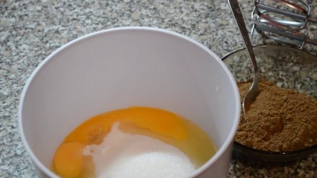 Легкий бисквитный торт с заварным шоколадным кремом смотреть онлайн