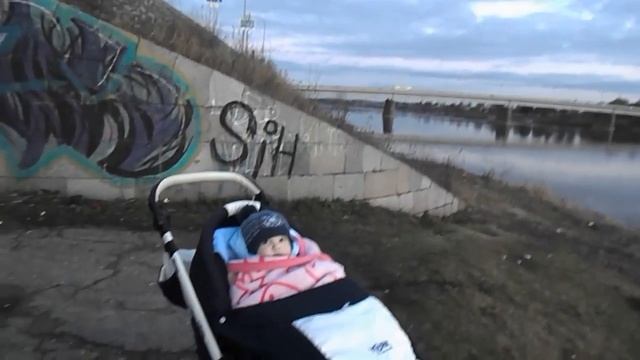 Роман на берегу Даугавы. Вечер пол 8. смотреть онлайн