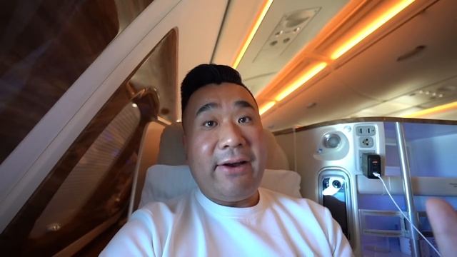 16 Hours in Emirates Premium Economy vs Business Class смотреть онлайн