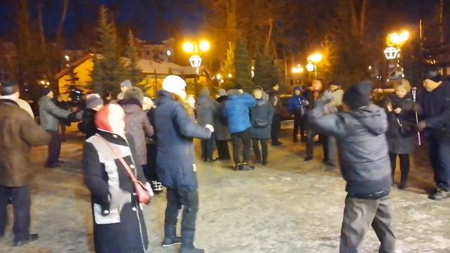 А дождик льёт Танцы в парке Горького Харьков Декабрь 2021 смотреть онлайн
