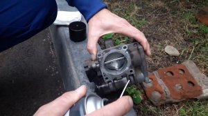 ВАЗ 2114 снятие и чистка дроссельной заслонки.