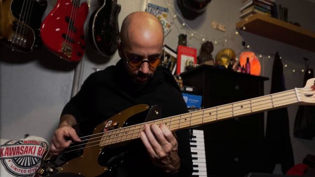 Paranormal Jazz Bass '54 смотреть онлайн