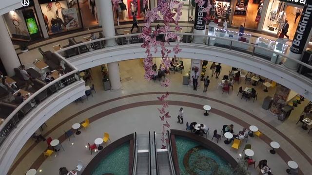 View of the Globus Shopping Center смотреть онлайн