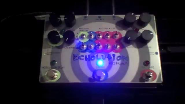Pigtronix - Echolution - Rhythmic REVERSE Delay смотреть онлайн
