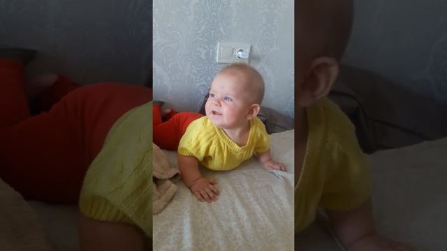 Аврора в желтой кофте смотреть онлайн