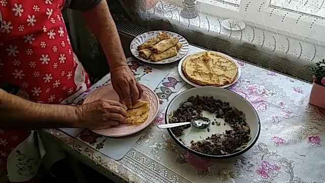 БЛИНЫ С НАЧИНКОЙ ИЗ МЯСНОГО ФАРША С ЛУКОМ !СУПЕРПРОДУКТ!ПАЛЬЧИКИ ОБЛИЖЕШЬ ! смотреть онлайн