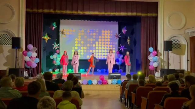 "Наше время" Творческий отчёт студии эстрадного вокала "Сияние смотреть онлайн