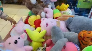 ОПЯТЬ ЛОВИМ КРАСНЫЙ m&m's🥰 МУЗЫКАЛЬНЫЙ АППАРАТ РАСКРУТИЛИ НА 2 ИГРУШКИ 🤪