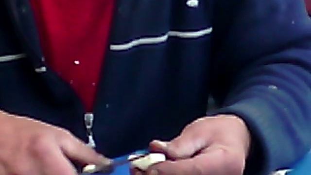 Маліновський Чистить часник і миє руки смотреть онлайн